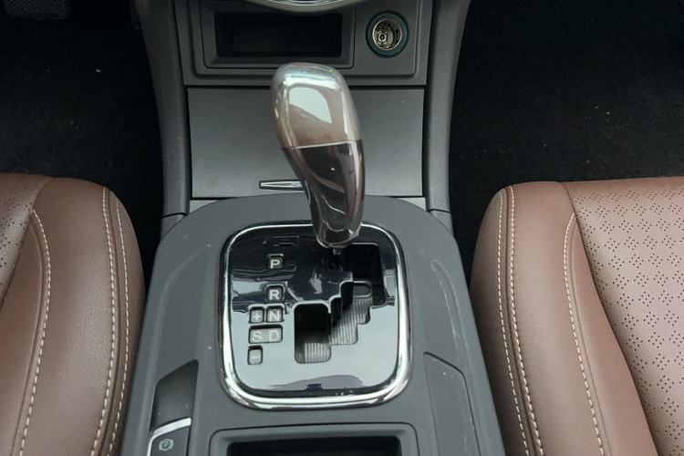 Used BYD S7 2015 2.0T Upgraded Automatic Luxury Version Gear Lever