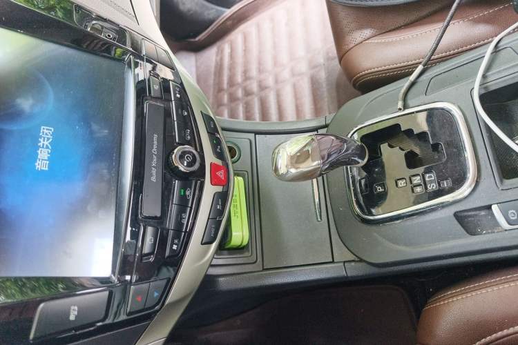 Used BYD S7 2015 2.0T Upgraded Automatic Luxury Version Gear Lever
