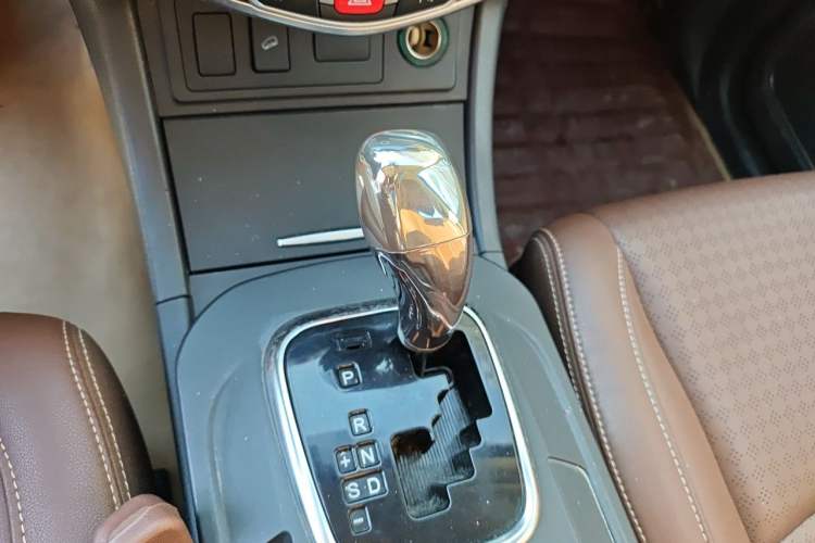 Used BYD S7 2015 2.0T Upgraded Automatic Luxury Version Gear Lever