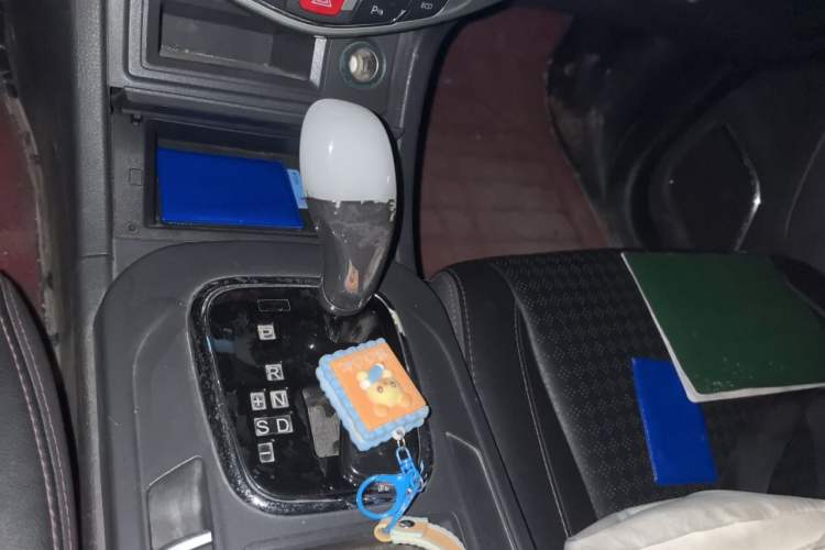 Used BYD S7 2015 2.0T Automatic Prestige Model Gear Lever