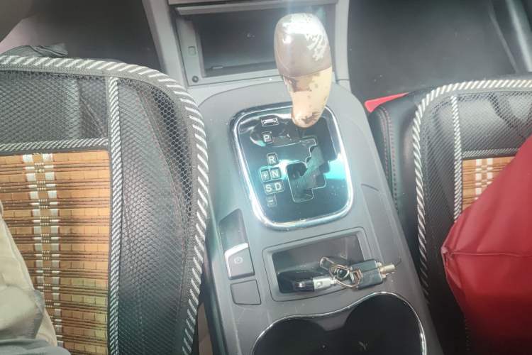 Used BYD S7 2015 2.0T Automatic Prestige Model Gear Lever