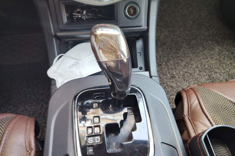Used BYD S7 2015 2.0T Upgraded Automatic Luxury Version Gear Lever