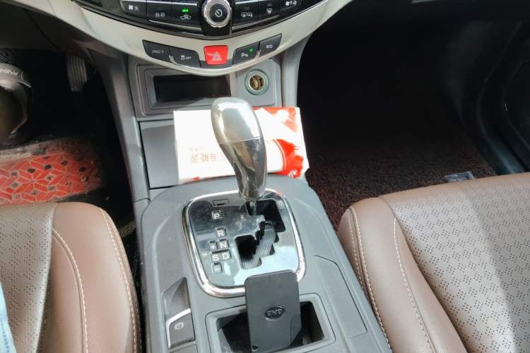 Used BYD S7 2015 2.0T Upgraded Automatic Luxury Version Gear Lever