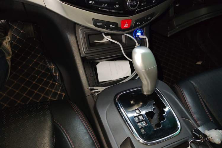 Used BYD S7 2015 2.0T Automatic Luxury Model Gear Lever