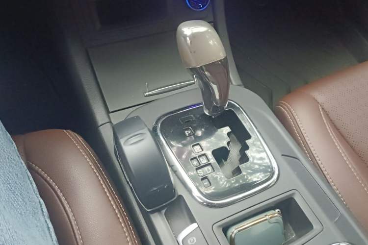 Used BYD S7 2015 2.0T Upgraded Automatic Luxury Version Gear Lever