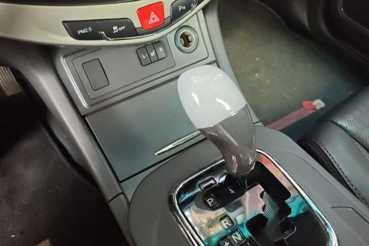 Used BYD S7 2015 2.0T Automatic Flagship Edition Gear Lever
