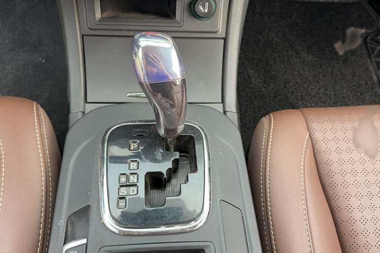 Used BYD S7 2015 2.0T Upgraded Automatic Luxury Version Gear Lever