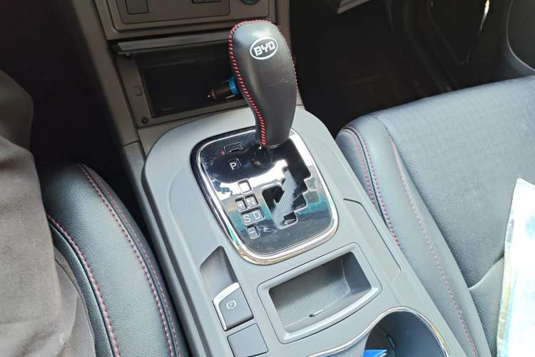Used BYD S7 2015 2.0T Automatic Flagship Edition Gear Lever
