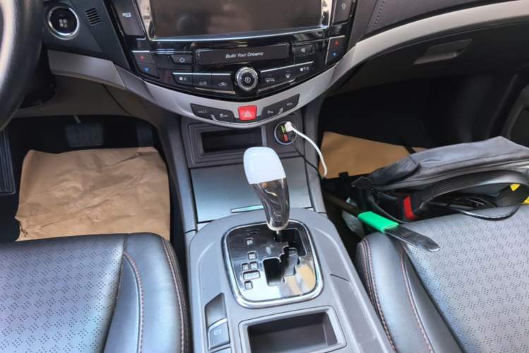 Used BYD S7 2015 2.0T Automatic Prestige Model Gear Lever