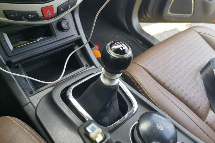 Used BYD S7 2015 1.5T Upgraded Manual Luxury Model Gear Lever