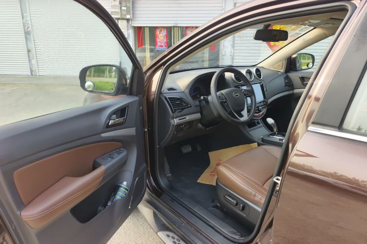 Used BYD S7 2015 2.0T Upgraded Automatic Luxury Version Interior 1