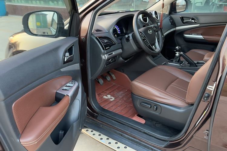 Used BYD S7 2015 1.5T Upgraded Manual Luxury Model Interior 1