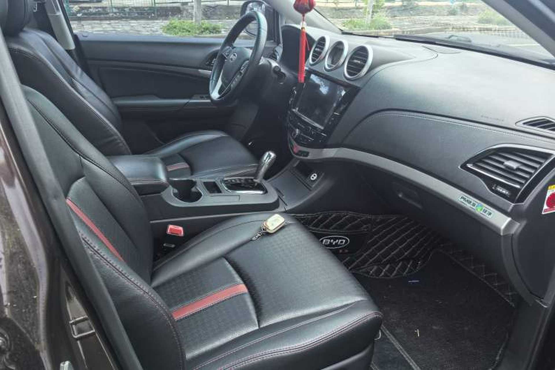 Used BYD S7 2015 2.0T Automatic Prestige Model Interior 10