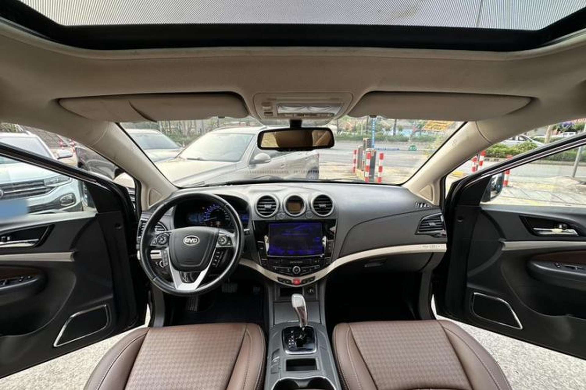 Used BYD S7 2015 2.0T Upgraded Automatic Luxury Version Interior 12