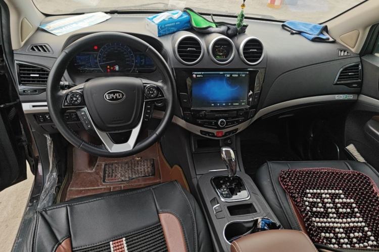 Used BYD S7 2015 2.0T Upgraded Automatic Luxury Version Interior 2