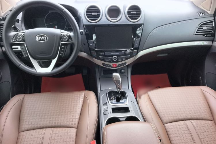 Used BYD S7 2015 2.0T Upgraded Automatic Luxury Version Interior 2