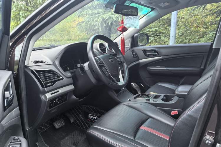 Used BYD S7 2015 2.0T Automatic Prestige Model Interior 2