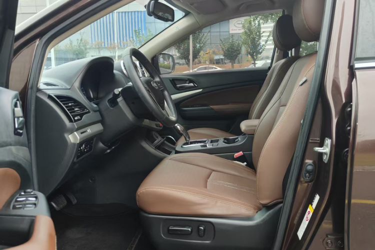 Used BYD S7 2015 2.0T Upgraded Automatic Luxury Version Interior 2