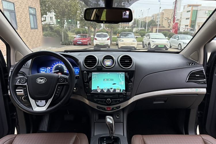 Used BYD S7 2015 2.0T Upgraded Automatic Luxury Version Interior 3