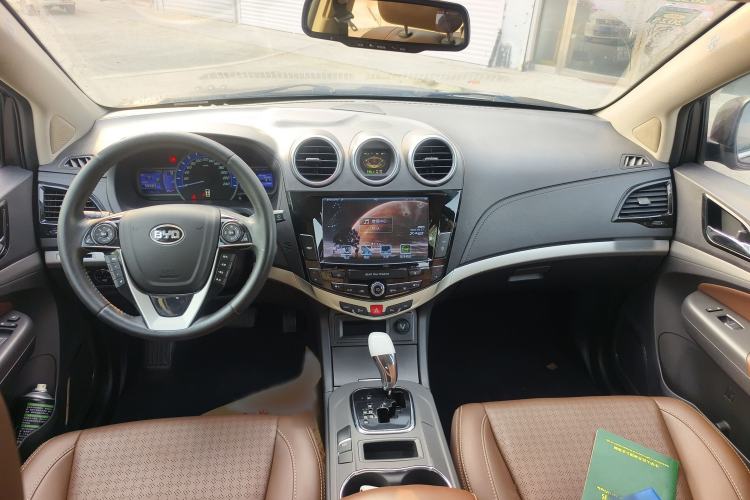 Used BYD S7 2015 2.0T Upgraded Automatic Luxury Version Interior 3