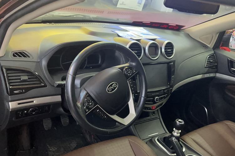 Used BYD S7 2015 1.5T Upgraded Manual Luxury Model Interior 3