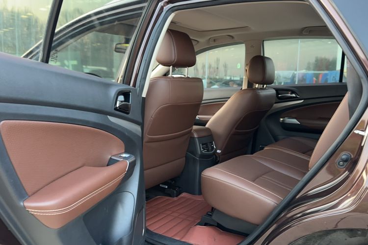 Used BYD S7 2015 1.5T Upgraded Manual Luxury Model Interior 3