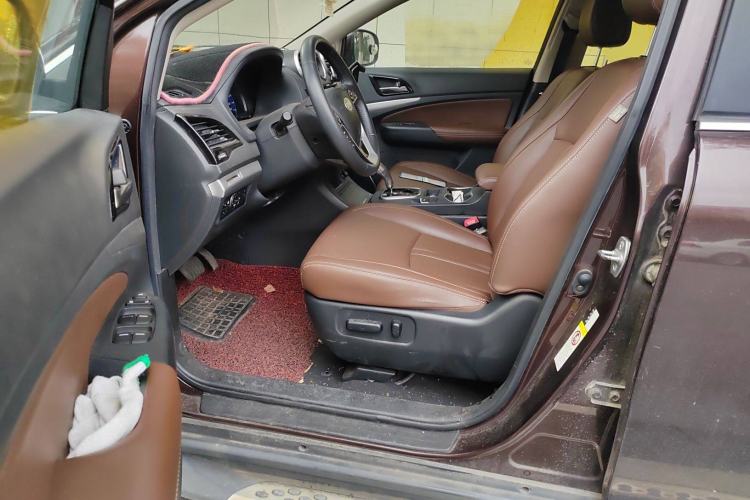 Used BYD S7 2015 2.0T Upgraded Automatic Luxury Version Interior 3