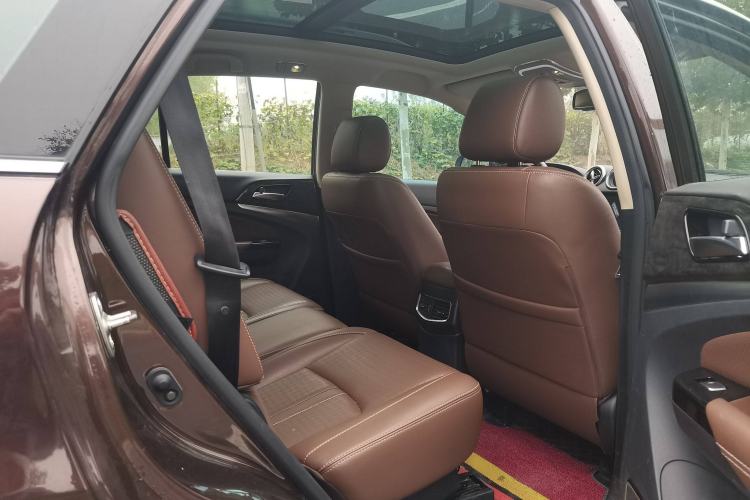 Used BYD S7 2015 2.0T Automatic Prestige Model Interior 4