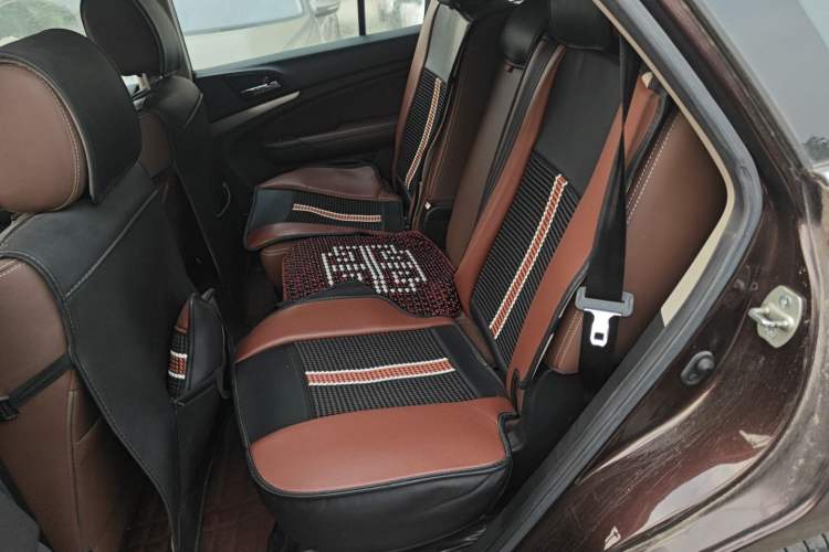 Used BYD S7 2015 2.0T Upgraded Automatic Luxury Version Interior 4