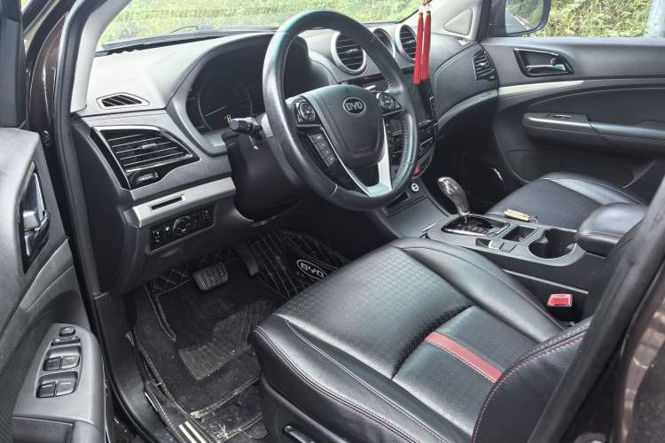 Used BYD S7 2015 2.0T Automatic Prestige Model Interior 4