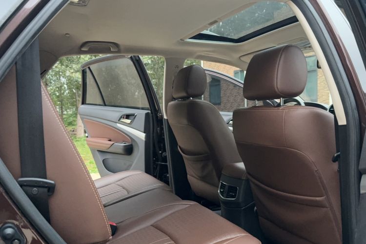 Used BYD S7 2015 2.0T Upgraded Automatic Luxury Version Interior 4