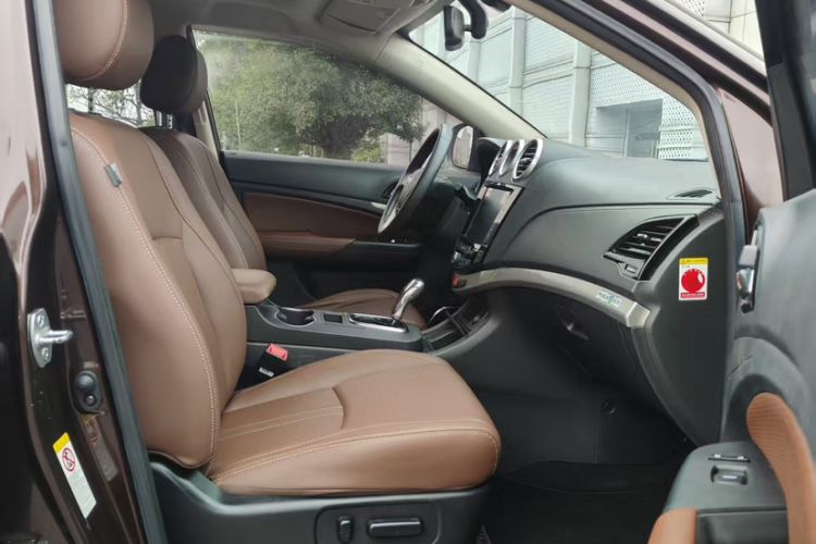 Used BYD S7 2015 2.0T Upgraded Automatic Luxury Version Interior 4