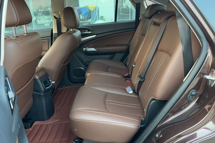Used BYD S7 2015 1.5T Upgraded Manual Luxury Model Interior 4