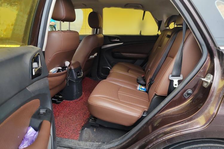 Used BYD S7 2015 2.0T Upgraded Automatic Luxury Version Interior 4