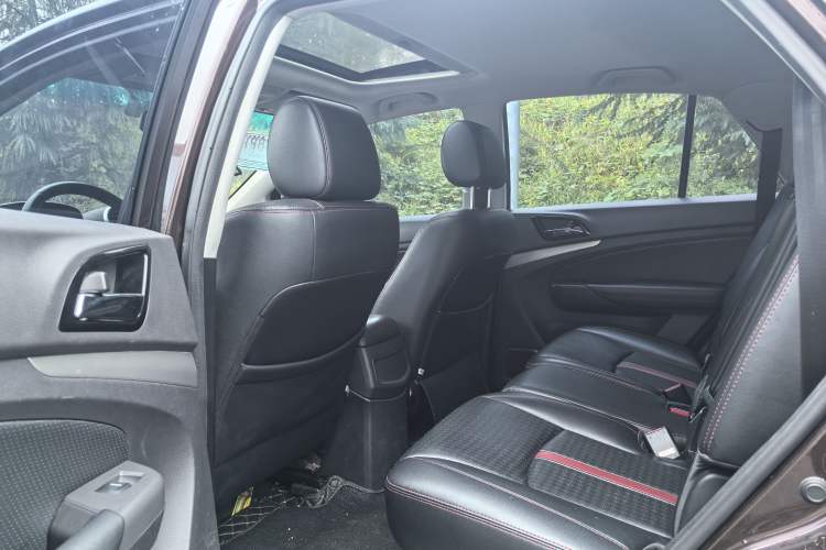 Used BYD S7 2015 2.0T Automatic Prestige Model Interior 5