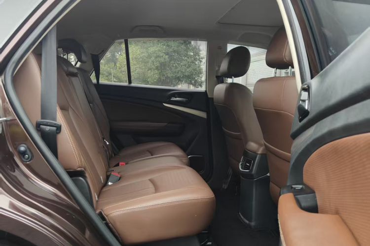 Used BYD S7 2015 2.0T Upgraded Automatic Luxury Version Interior 5