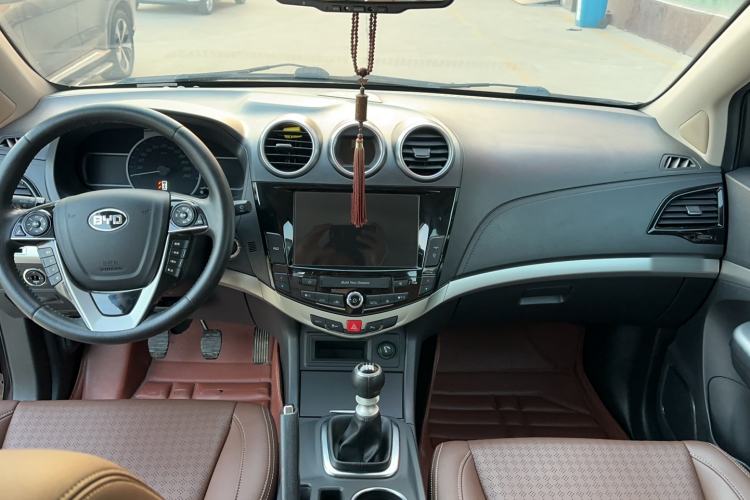 Used BYD S7 2015 1.5T Upgraded Manual Luxury Model Interior 5