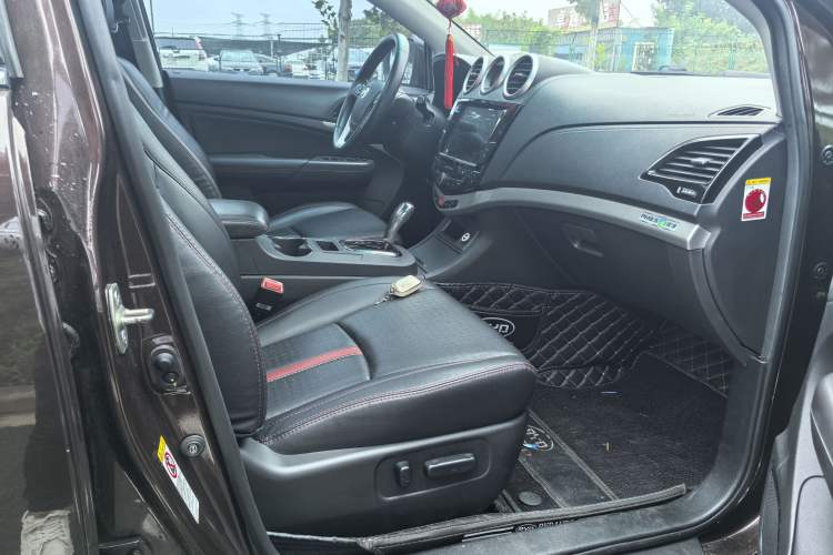 Used BYD S7 2015 2.0T Automatic Prestige Model Interior 6