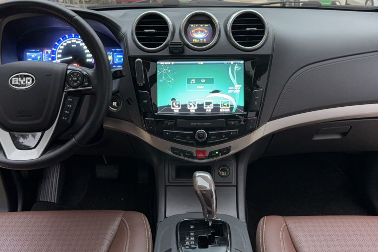 Used BYD S7 2015 2.0T Upgraded Automatic Luxury Version Interior 6
