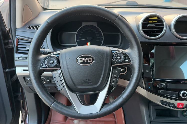 Used BYD S7 2015 1.5T Upgraded Manual Luxury Model Interior 6