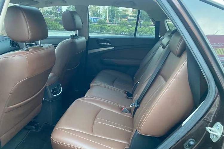 Used BYD S7 2015 2.0T Upgraded Automatic Luxury Version Interior 7
