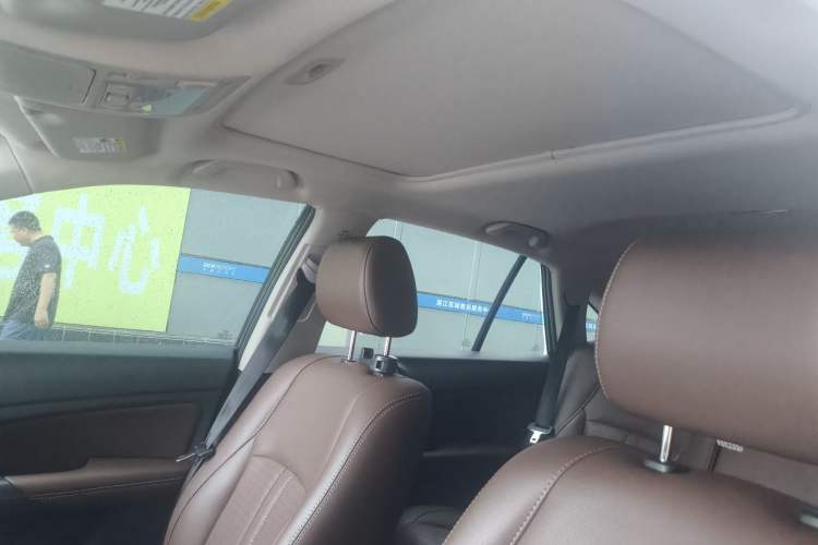 Used BYD S7 2015 2.0T Upgraded Automatic Luxury Version Interior 8