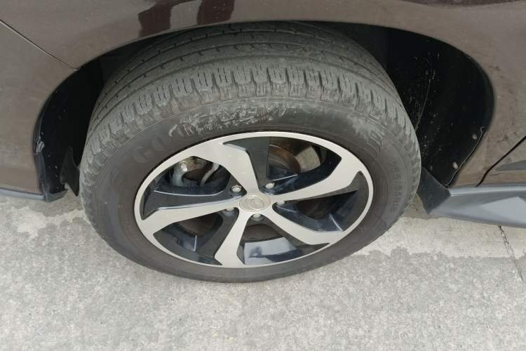 Used BYD S7 2015 2.0T Upgraded Automatic Luxury Version Left Front Wheel Hub