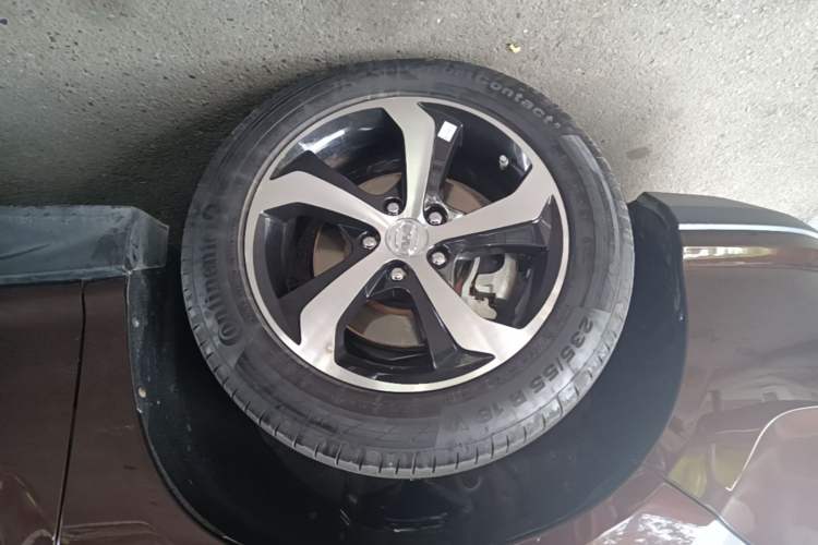 Used BYD S7 2015 2.0T Upgraded Automatic Luxury Version Left Front Wheel Hub