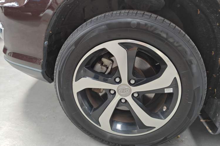Used BYD S7 2015 2.0T Automatic Prestige Model Left Front Wheel Hub