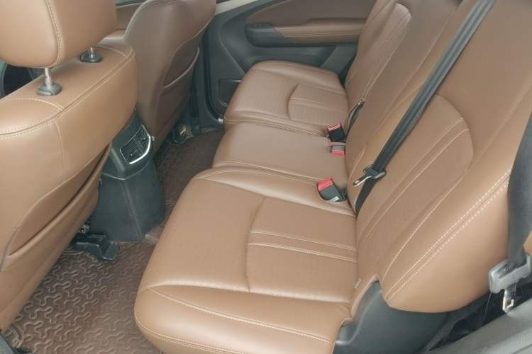 Used BYD S7 2015 2.0T Upgraded Automatic Luxury Version Left Rear Seat