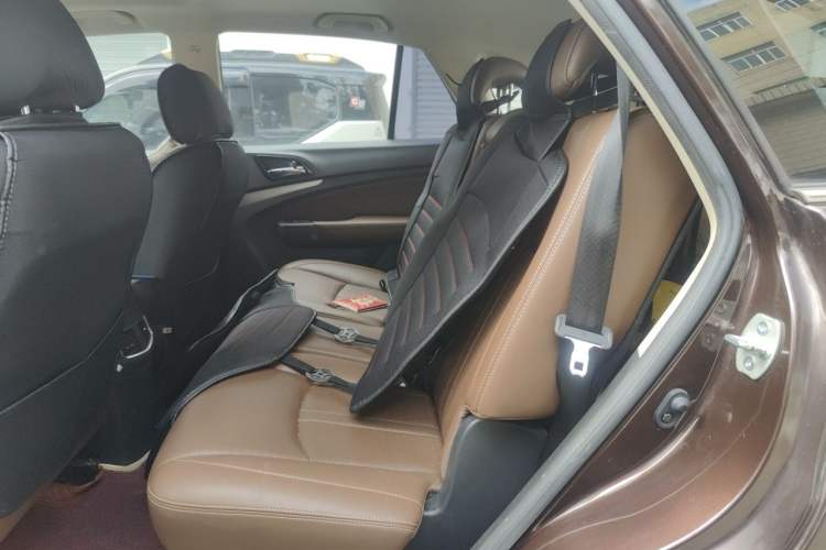 Used BYD S7 2015 2.0T Upgraded Automatic Luxury Version Left Rear Seat
