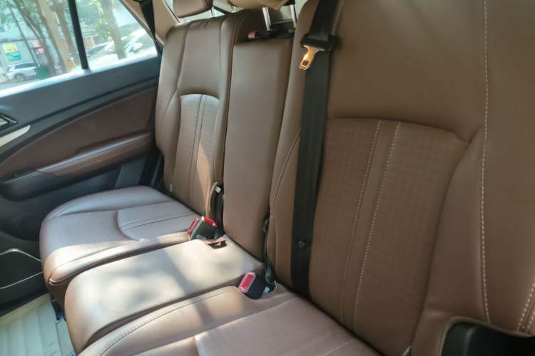 Used BYD S7 2015 2.0T Upgraded Automatic Luxury Version Left Rear Seat