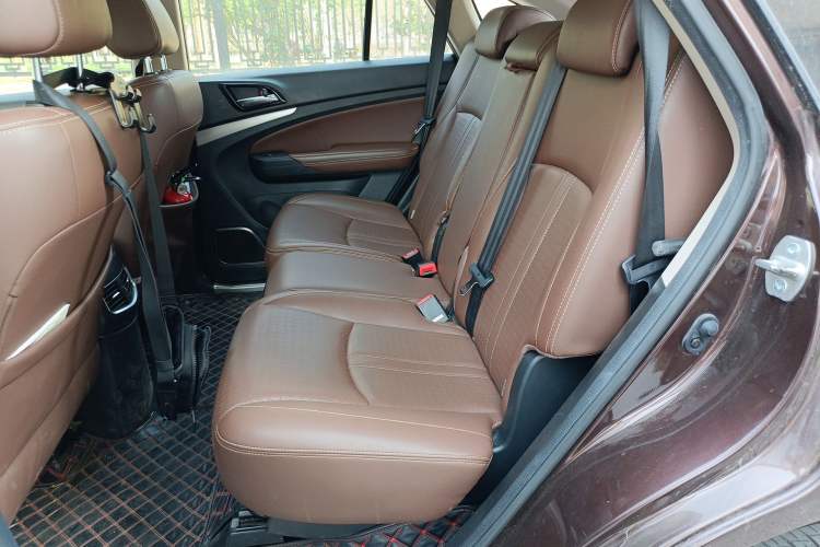 Used BYD S7 2015 2.0T Upgraded Automatic Luxury Version Left Rear Seat