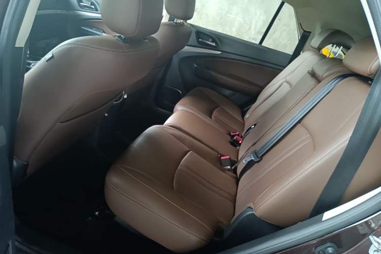 Used BYD S7 2015 2.0T Upgraded Automatic Luxury Version Left Rear Seat